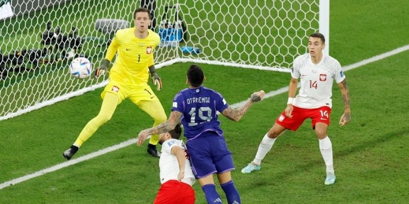 Dựa vào trạng thái bắt buộc ghi bàn